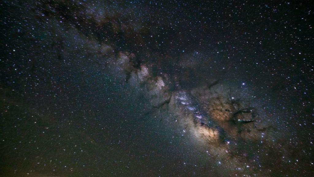 揭秘娱乐圈那些不为人知的明星带娃秘密与公众反应