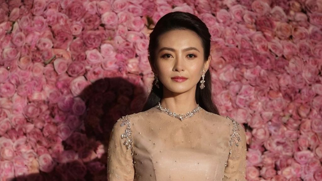娱乐圈幕后英雄被曝光疑似参与微头条抽奖送衣服引发关注