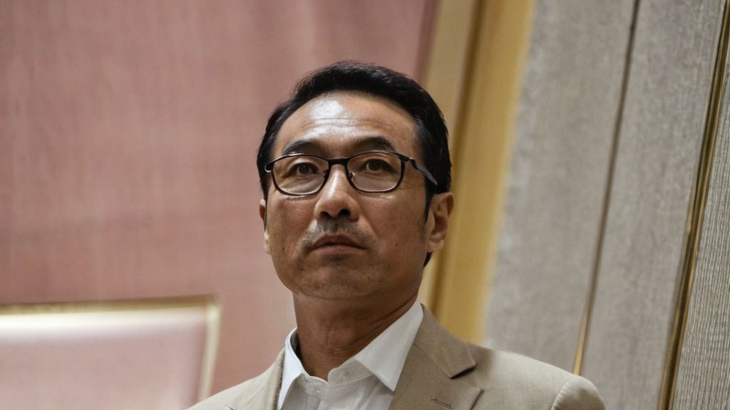 看看这对明星在拍摄中上演吃瓜酱和野兽对视背后隐藏的猫腻