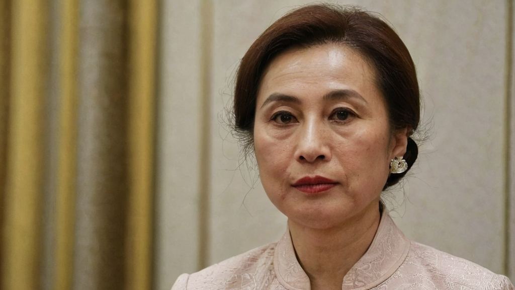 探寻中国女性时尚自信崛起中的刘姥姥现象引发热议